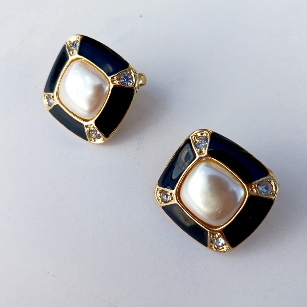VINTAGE EARRINGS Black Gold Rhinestone Enamel Perlescent Square